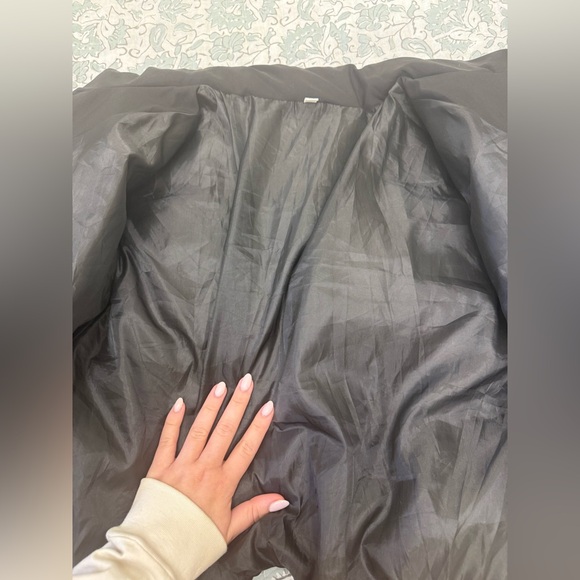 Black puffer jacket - Picture 3 of 8